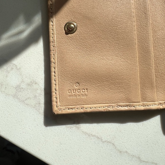 Gucci Beige Wallet with Gold Heart Logo - Picture 4 of 4